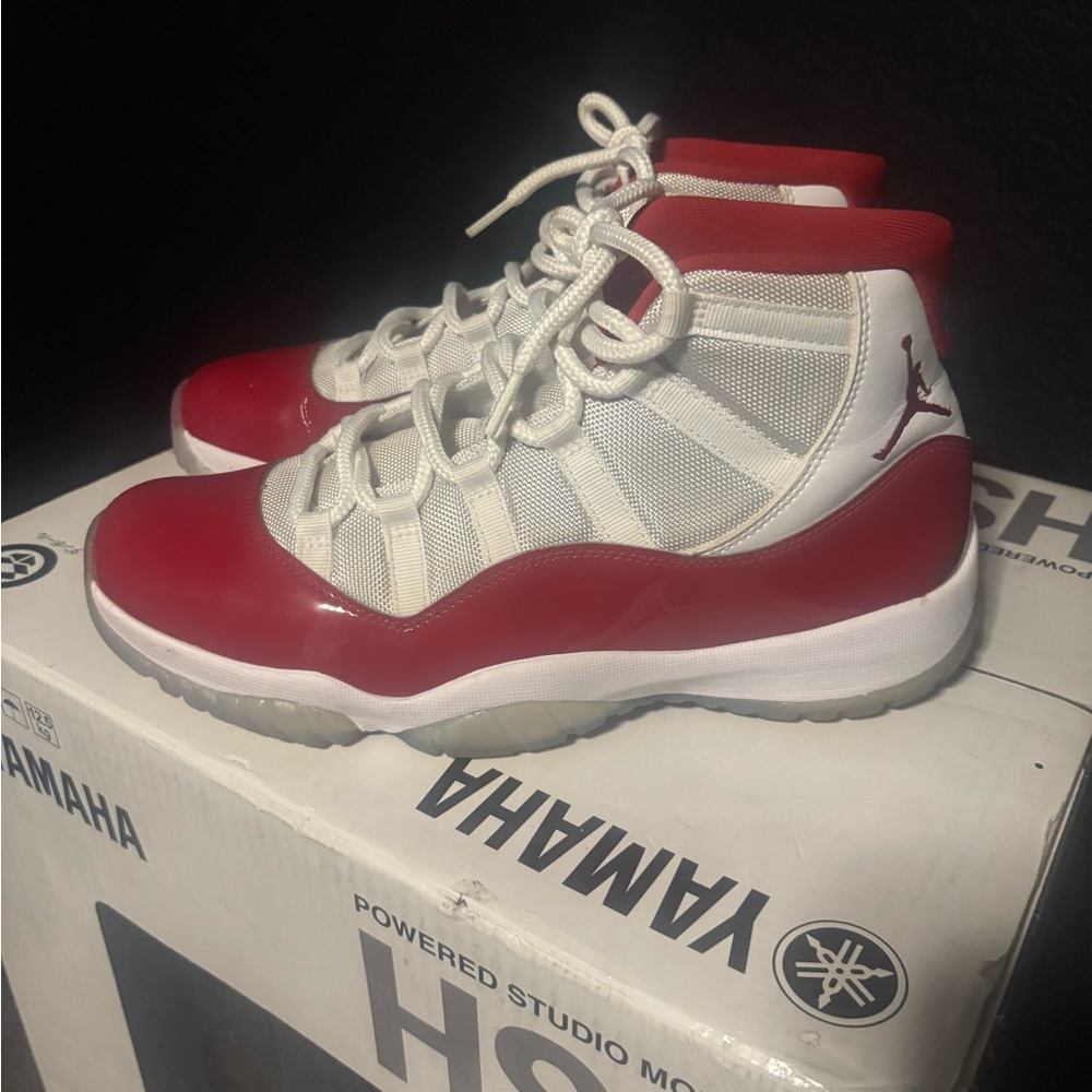 Jordan Retros 11 Athletic Shoes Red and White